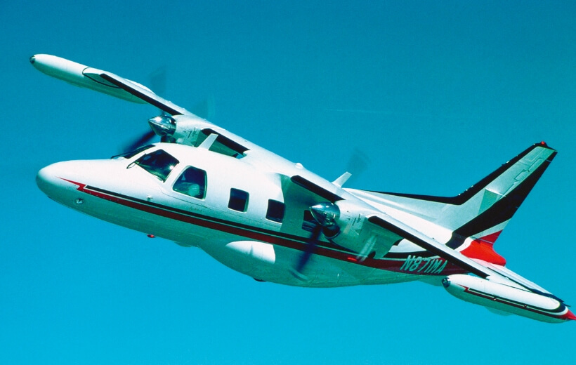 1963 年,第一架MU-2A小型多用途飛機,首次成功飛行